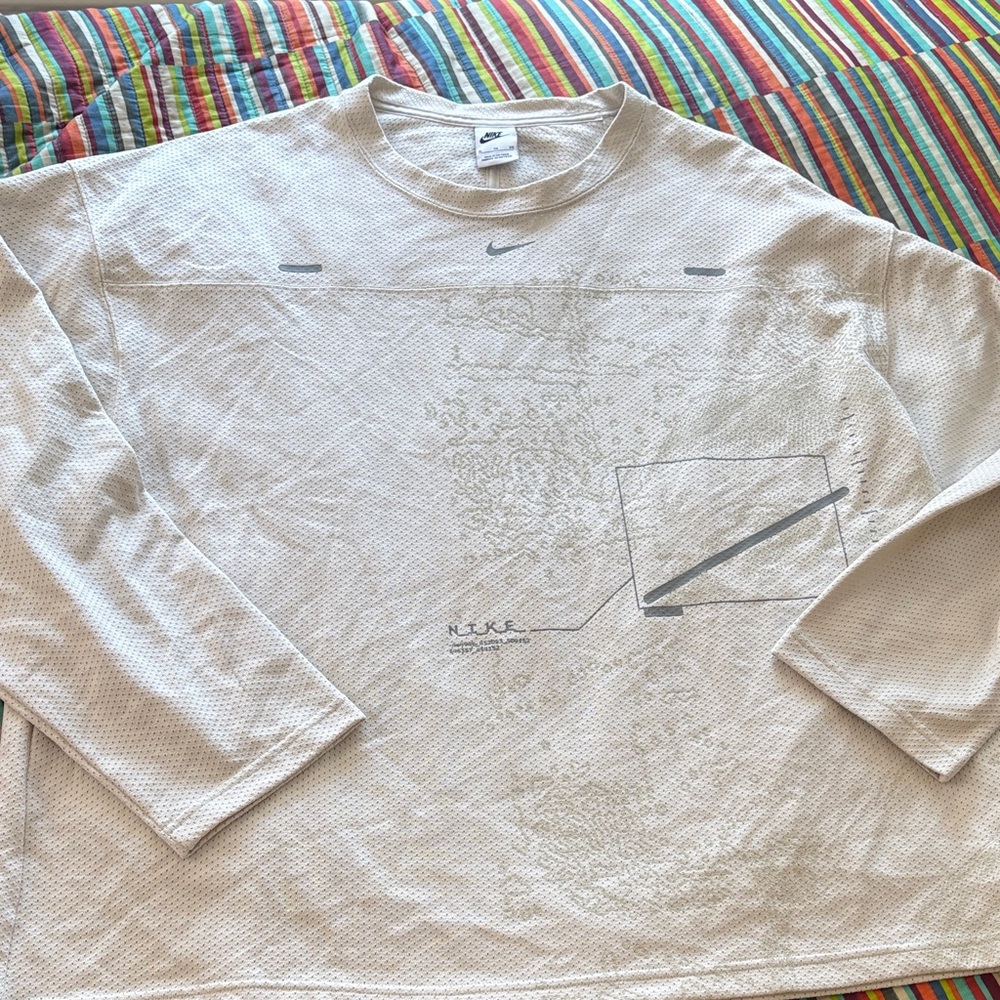Nike Men’s  Beige Graphic Athletic NWOT tags XL oversized long sleeve mesh